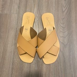 Tan Seychelles Sandora. New/never worn. Size 8